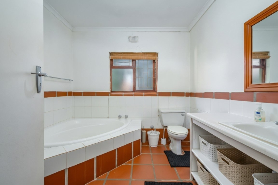 6 Bedroom Property for Sale in Golden Acre Western Cape